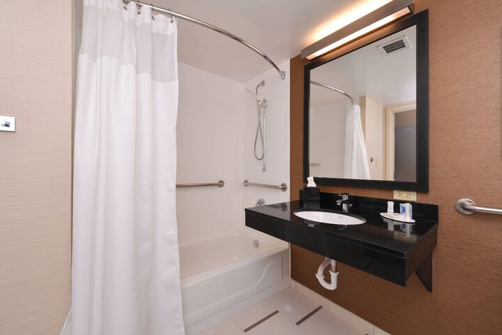 Room 10 of 34