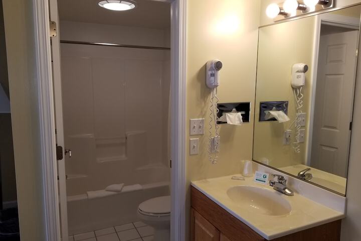 Captains Quarters Motel