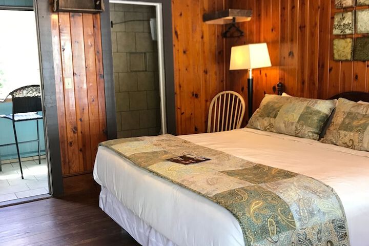 The Riverside Lodge at Chimney Rock