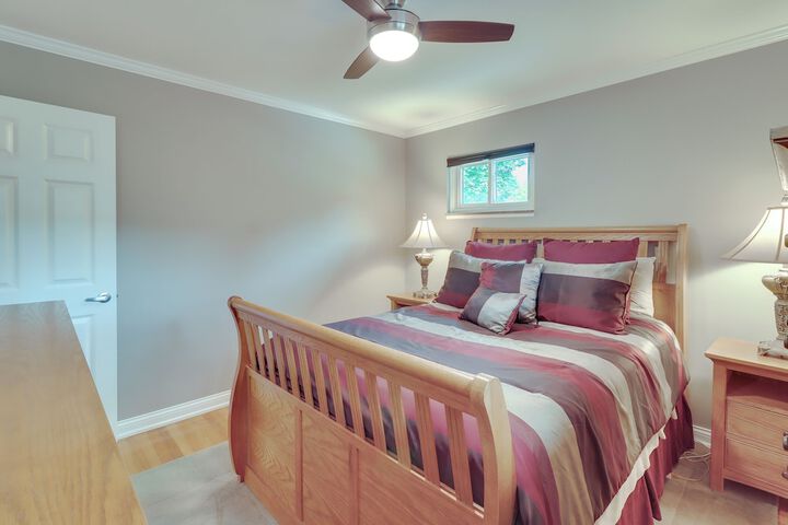 Royal Oak Home: 13 Mi to Downtown Detroit