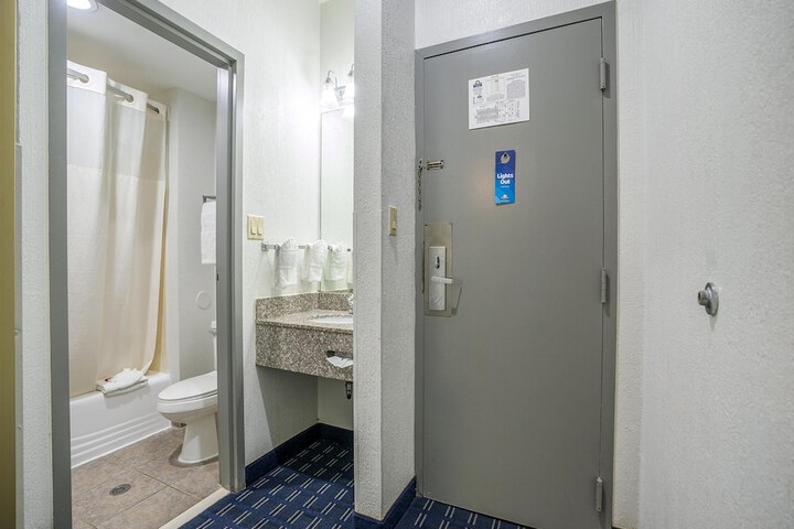 Room 98 of 117