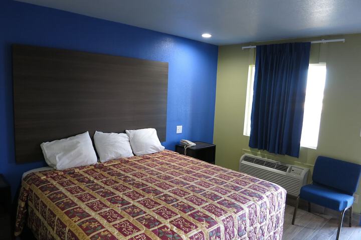 Room 10 of 13