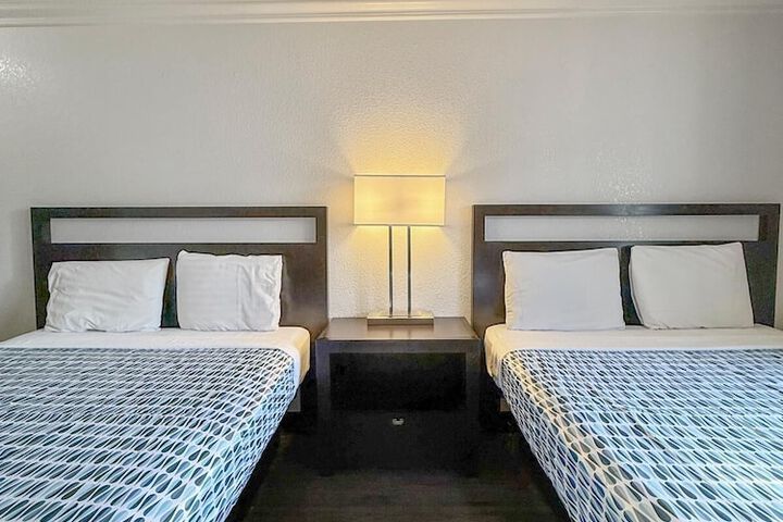 Room 9 of 18
