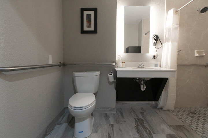 Room 8 of 29