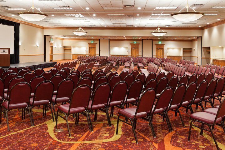 Holiday Inn Cincinnati Airport by IHG