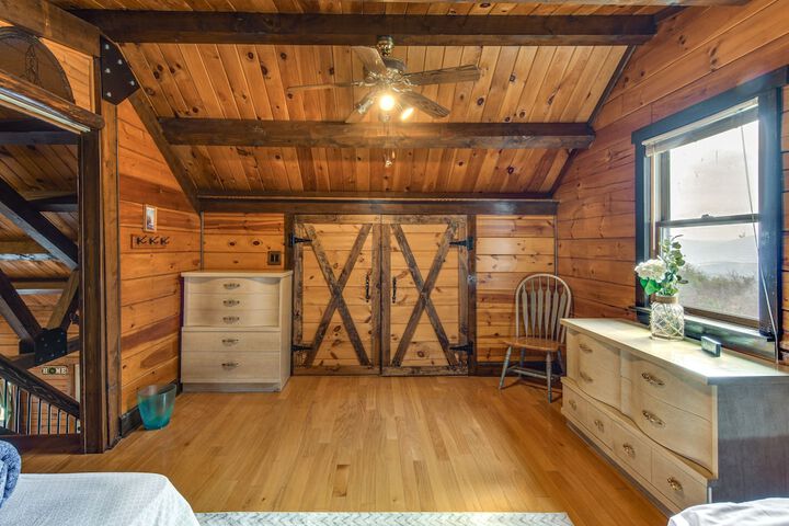 Lock Haven Cabin w / Wood Stove & Mountain View!