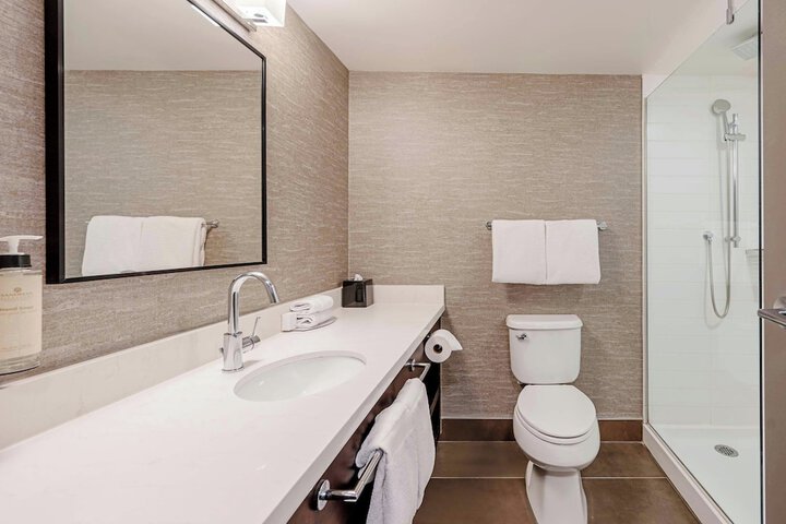Sandman Signature Mississauga Hotel
