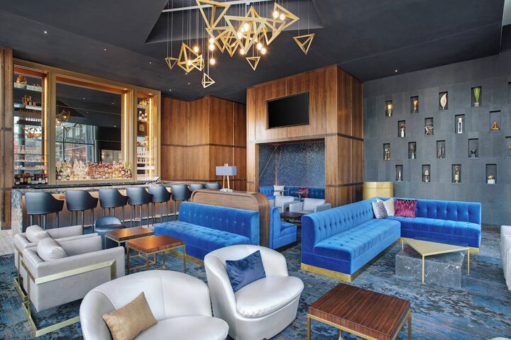 Lounge 62 of 65