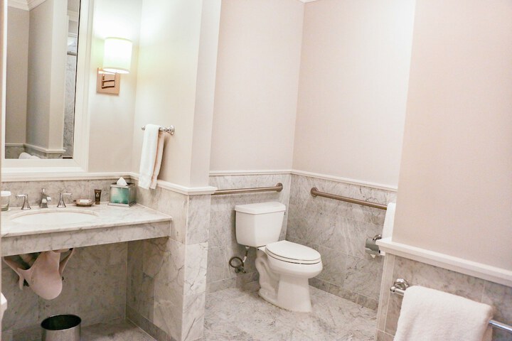 Room 64 of 118