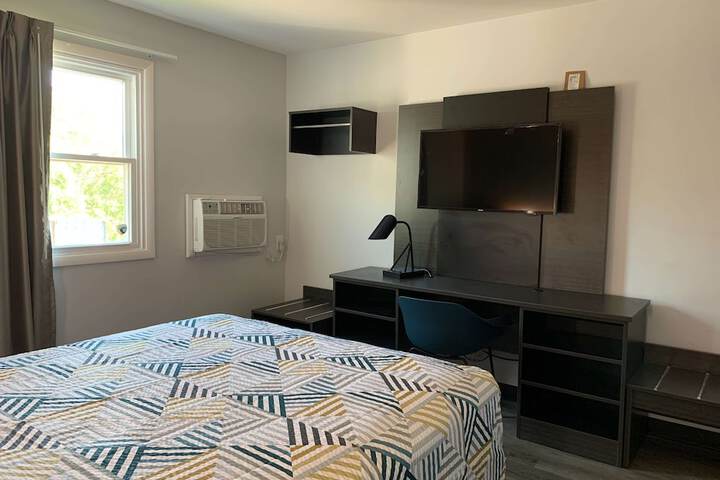 Room 10 of 16