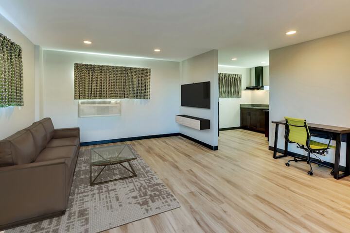 Room 17 of 24