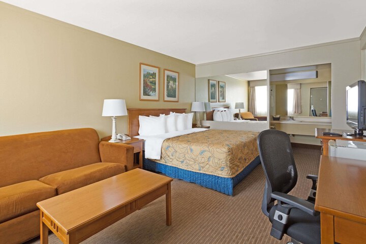 Room 9 of 22