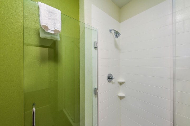 Room 35 of 47