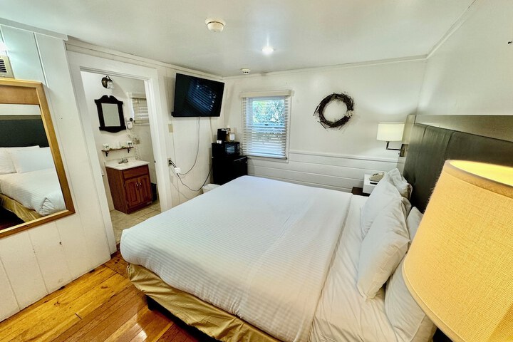 Room 43 of 73