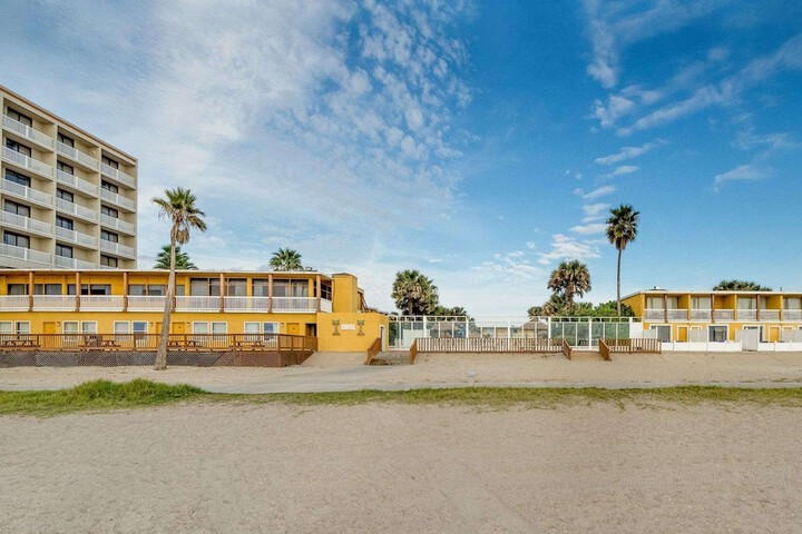Hotel 6 of 42