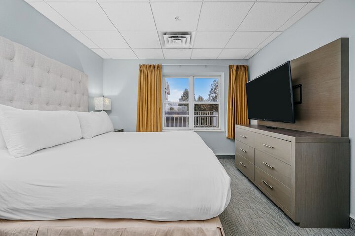 Cherry Tree Inn & Suites