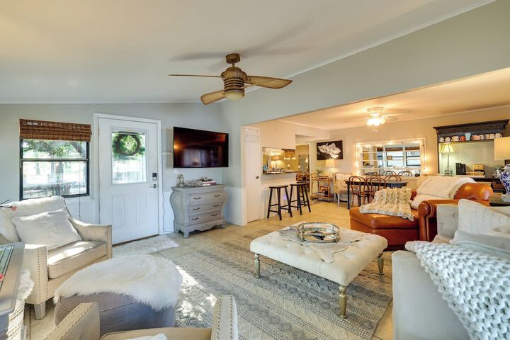 Waterfront Home w / Dock in South Grand Lake!