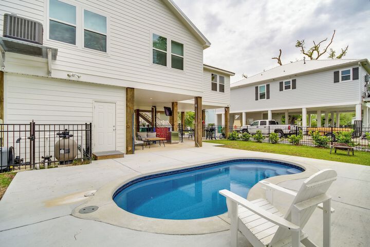 Waveland Vacation Rental w / Private Heated Pool