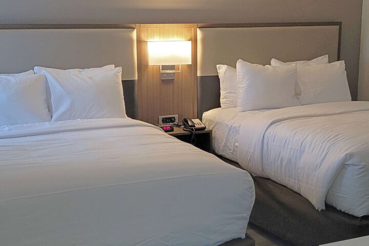 Room 52 of 108