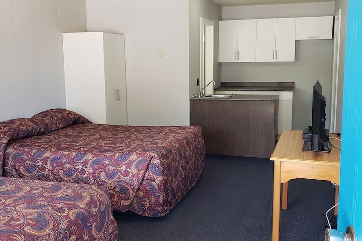 Room 10 of 16
