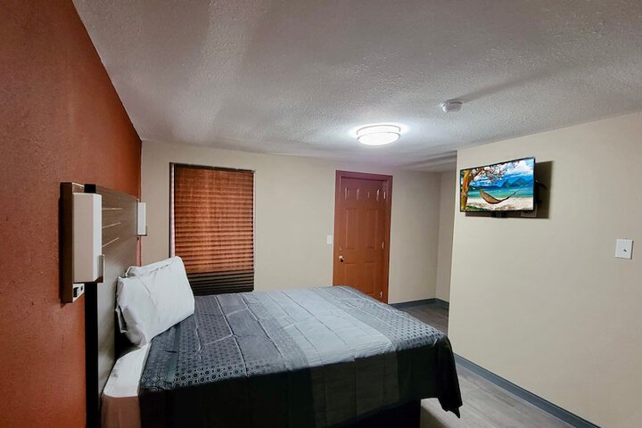 Budget Inn & Suites