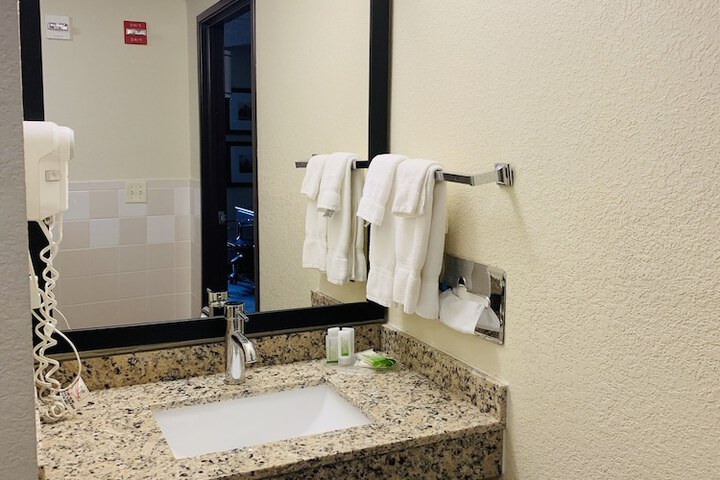 AmericInn by Wyndham Kewanee