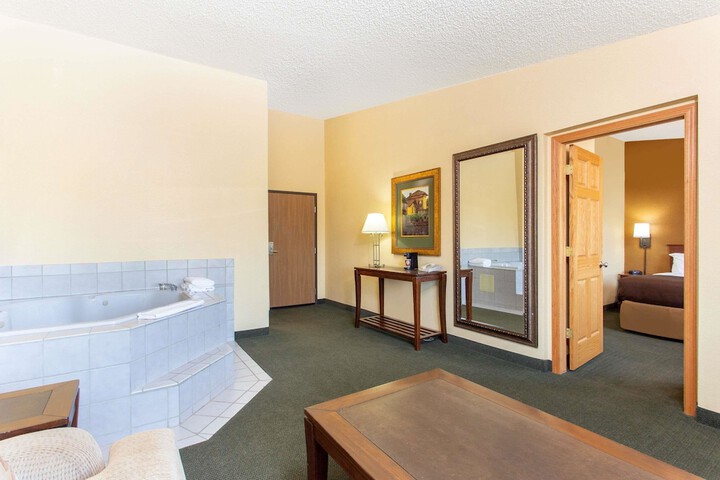 Room 33 of 81