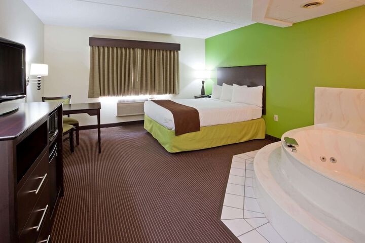 Room 13 of 27