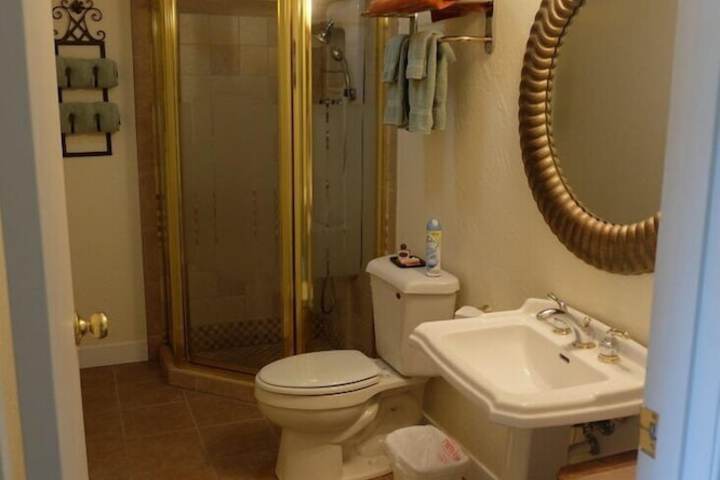 Room 18 of 28