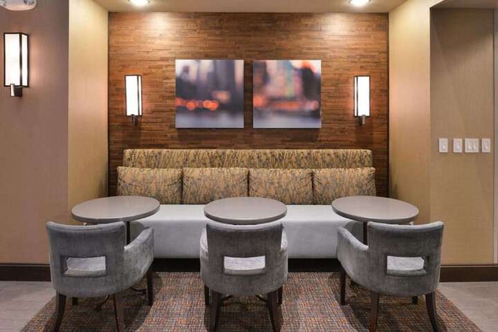 Hampton Inn & Suites Greensboro / Coliseum Area