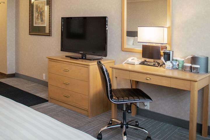 The Rushmore Hotel & Suites BW Premier Collection