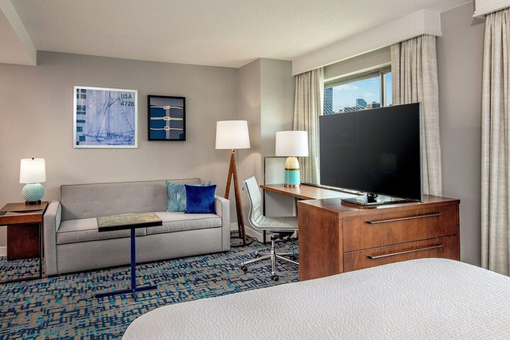 Room 21 of 37