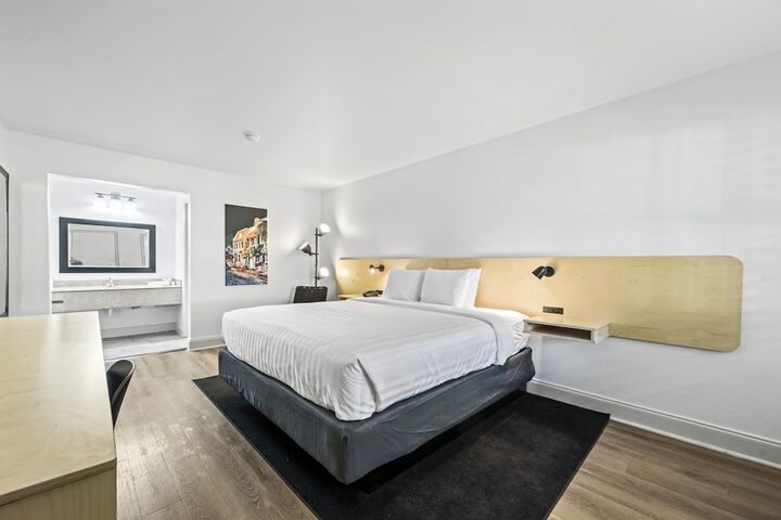 Room 17 of 35