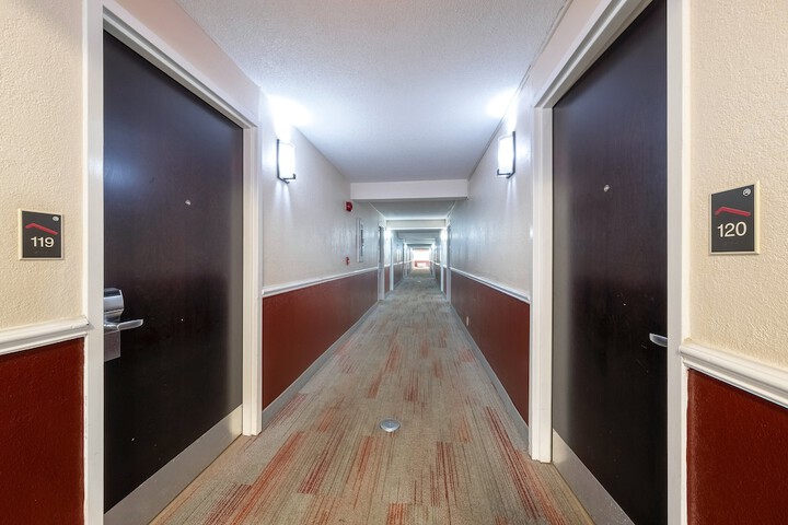 Ballroom/Hall 26 of 27