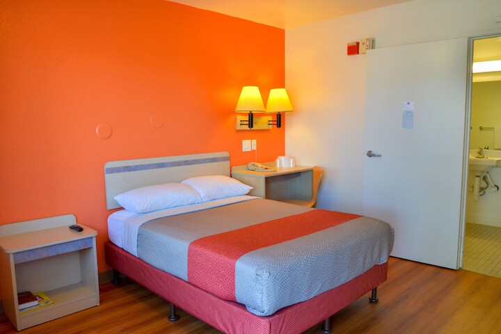 Room 32 of 34