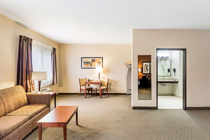 Room 33 of 47