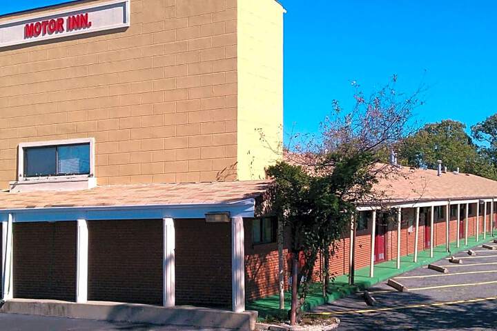 Americana Inn Farmingdale