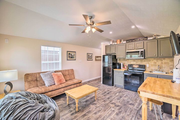 Stylish Woodville Cabin: Fishing Dock Access!