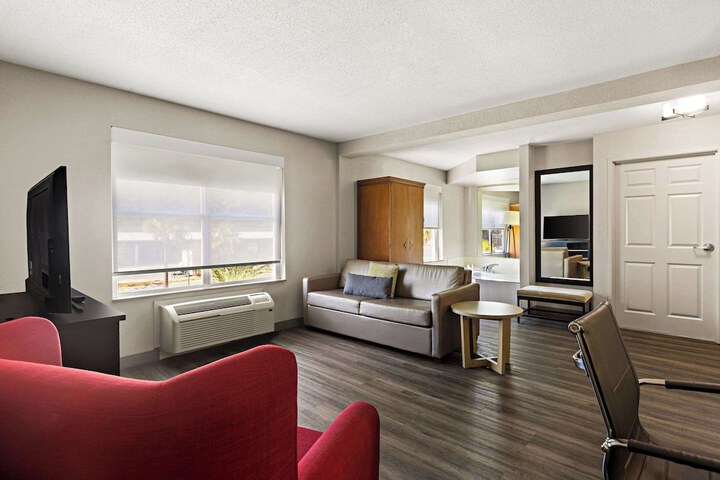 Room 40 of 53
