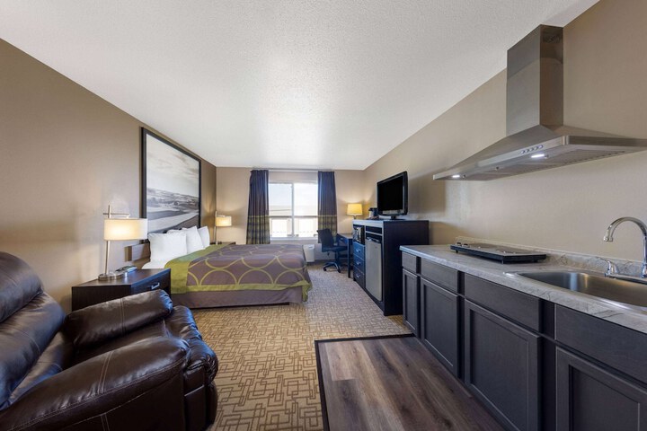 Super 8 by Wyndham Jackson MN