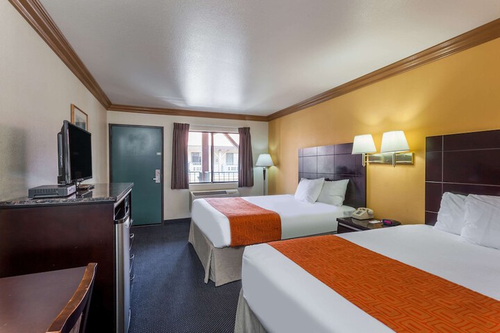 Room 14 of 16