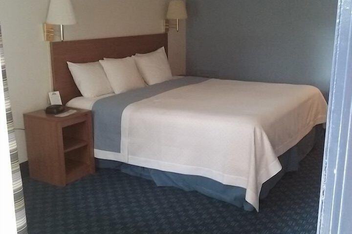 Room 6 of 18