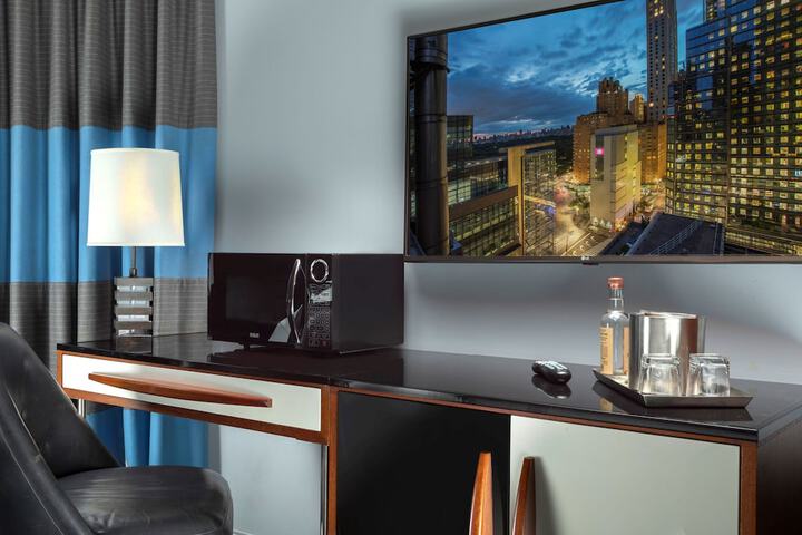 Room 10 of 43