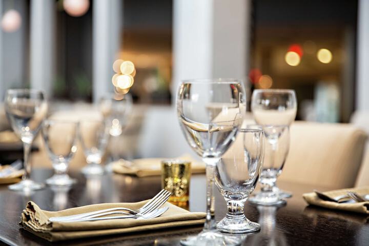 Dining 42 of 48