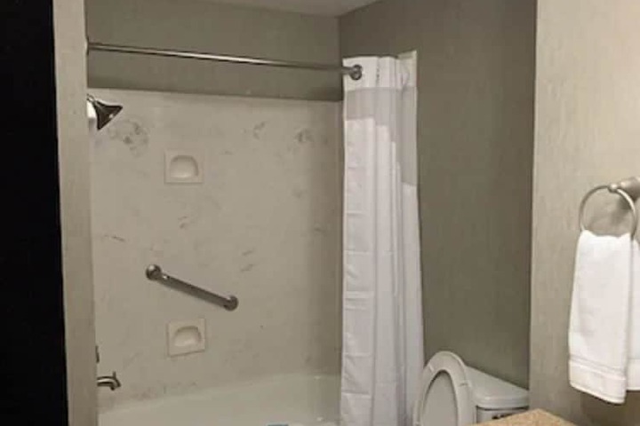 Room 17 of 43