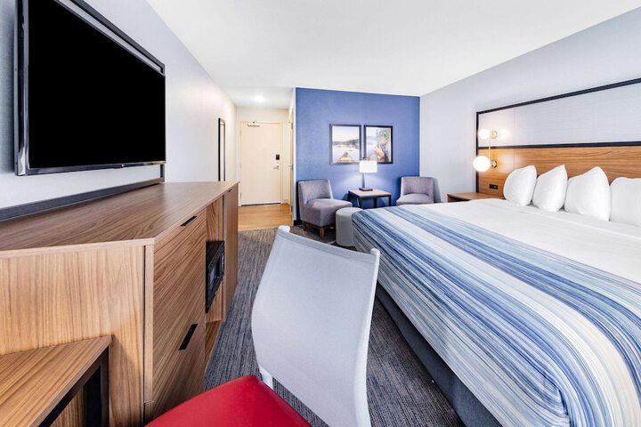 Room 33 of 53