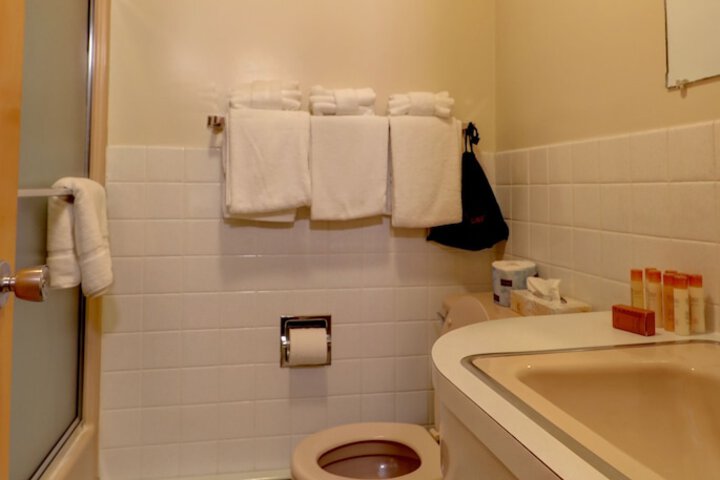 Room 210 of 317