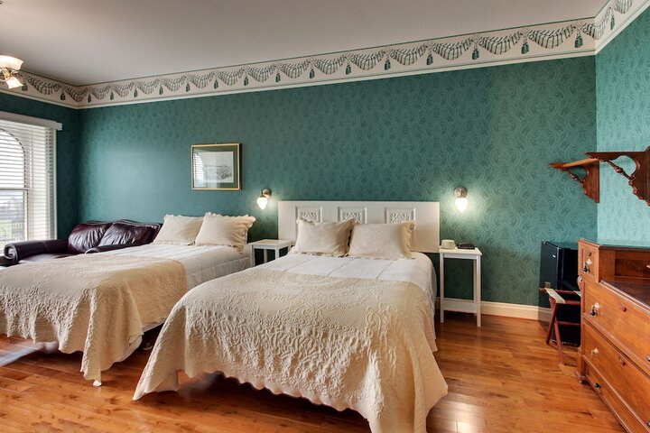 Room 43 of 61