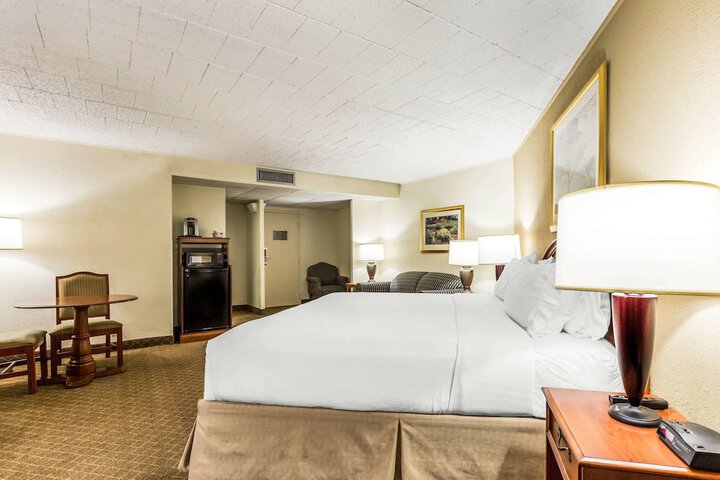 Room 17 of 44