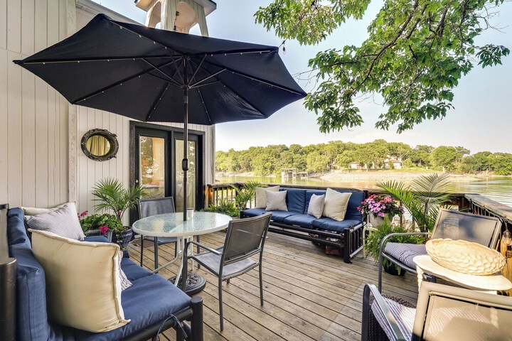 Waterfront Home w / Dock in South Grand Lake!